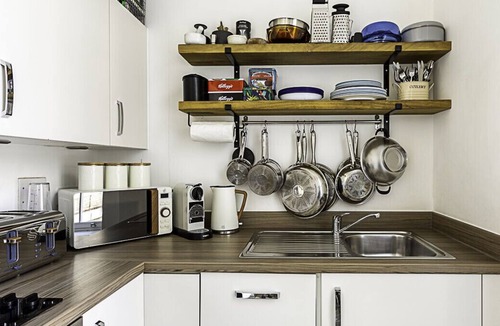 Mile End Apartment | Contemporary Victorian Studio