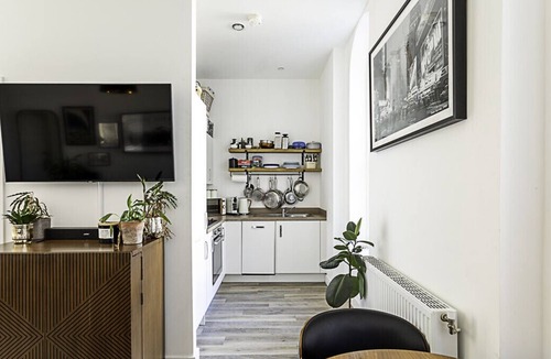 Mile End Apartment | Contemporary Victorian Studio