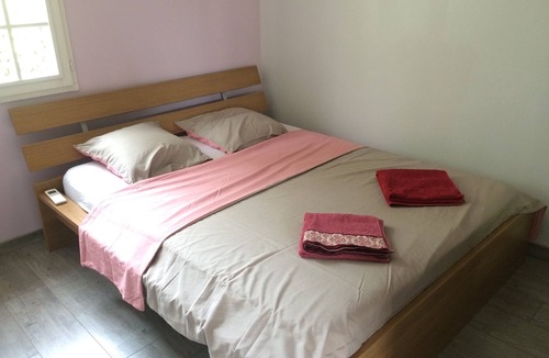 Eyguieres Villa | Contemporary villa with pool