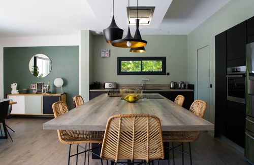 Sommieres Villa | Contemporary villa with pool, garden & walkable village
