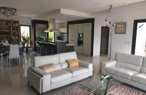 Bedarieux Villa | Contemporary Villa with Panoramic Views