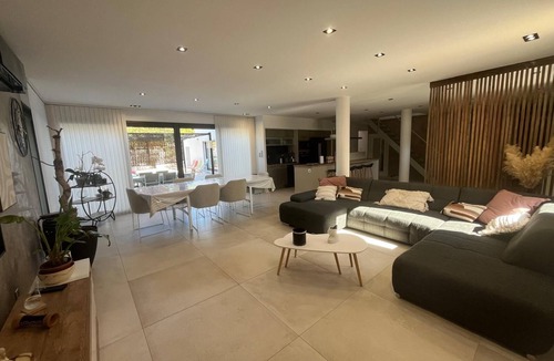 Marignane Villa | Contemporary villa with all comforts, perfect for family stays!