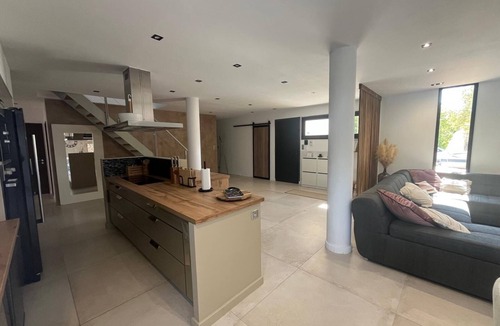 Marignane Villa | Contemporary villa with all comforts, perfect for family stays!