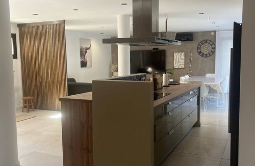 Marignane Villa | Contemporary villa with all comforts, perfect for family stays!