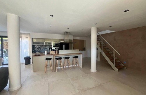 Marignane Villa | Contemporary villa with all comforts, perfect for family stays!