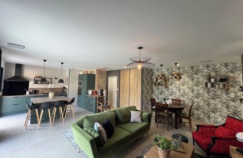 Sauzet Villa | Contemporary villa with garden, swimming pool, air conditioning.