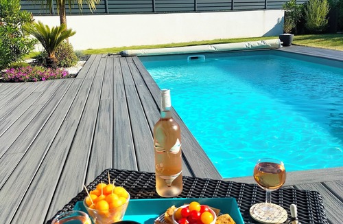 Vannes House | Contemporary villa with heated pool