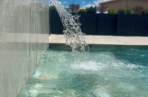 Uzes Villa | Contemporary villa with unobstructed view