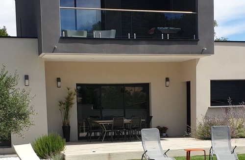 Castelnau-le-Lez Villa | Contemporary waterfront villa