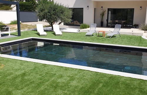 Castelnau-le-Lez Villa | Contemporary waterfront villa