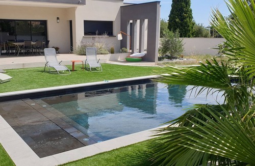 Castelnau-le-Lez Villa | Contemporary waterfront villa
