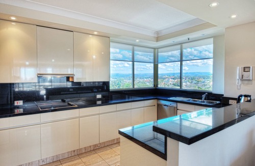 Main Beach Apartment | Contessa Holiday Apartments