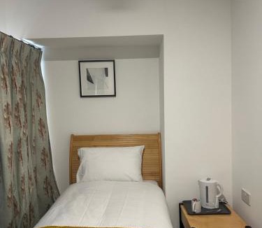 Hull Old Town Hotel | Continental Hotel with access to shared kitchen
