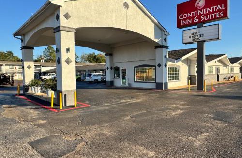 Nacogdoches Hotel | Continental Inn and Suites Nacogdoches TX SFA University Downtown