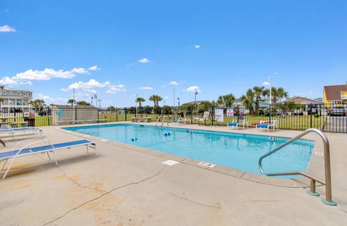 Sunset Beach Condo | Continental Motel - 1 bedroom condo close to beach