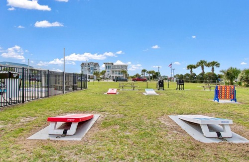 Sunset Beach Condo | Continental Motel - 1 bedroom condo close to beach