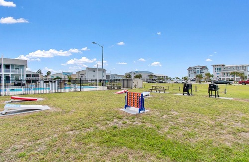 Sunset Beach Condo | Continental Motel - studio with kitchenette close to beach