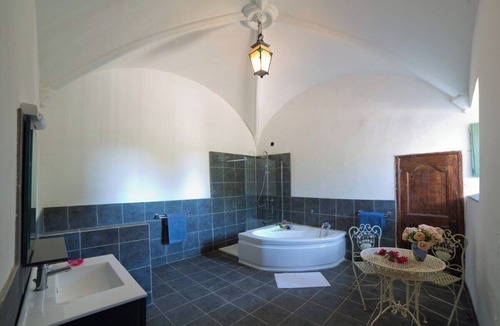 Trausse Bed & Breakfast | Continuation of du Passage and de Cardaillac at Château de Paulignan