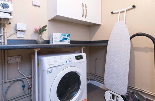 Coventry House | Contractor 4-Bed House in Coventry