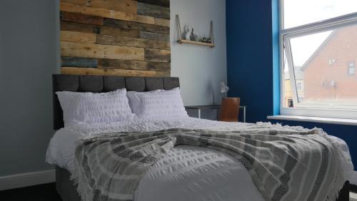 Smethwick House | Contractor Accommodation Birmingham Large 6BR Free Parking