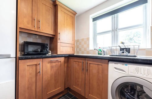 Southampton Apartment | Contractor Base | 2BR | Parking