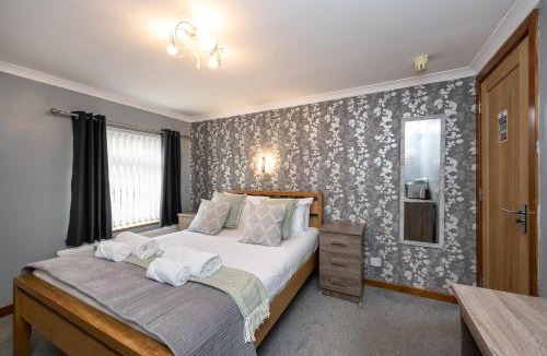 Margam Apartment | Contractor Base - En-Suite - Parking On-Site