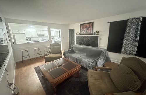 Columbia House | Contractor/Family Hub-3 Living Areas - Sleeps Many