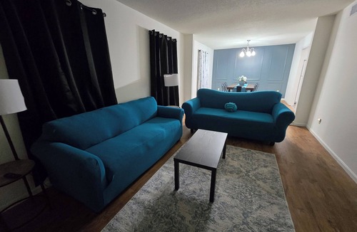 Columbia House | Contractor/Family Hub-3 Living Areas - Sleeps Many