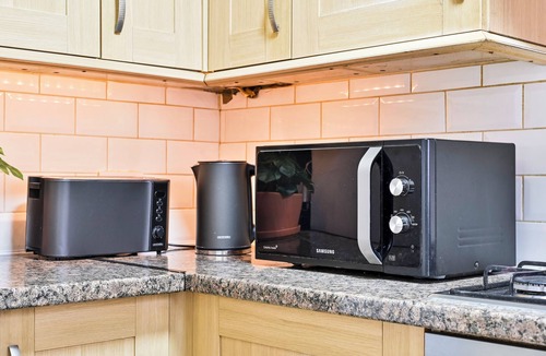 Forest Gate Apartment | Contractor Friendly 2BR Wi-Fi + Gated Parking