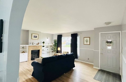 Thompson House | Contractor-friendly, 4Beds, Free Parking & Laundry & BBQ & Patio & Kitchen