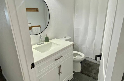 Umatilla House | Contractor-Friendly Stay Near Highway