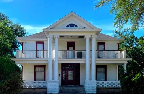 Port Arthur House | Contractor Friendly 8BR Home: Comfort, Space & Privacy