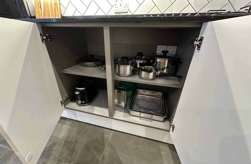 Cosham House | Contractor &Leisure stay.4BR all en-suite +Parking