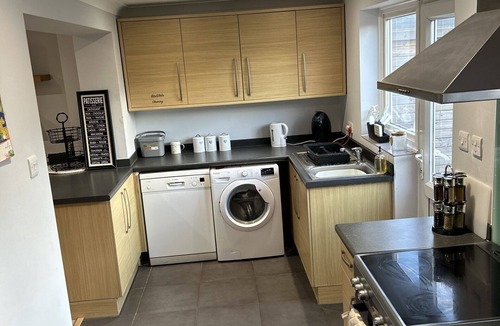 Stevenage House | *Contractor* Modern House Stevenage FREE Parking