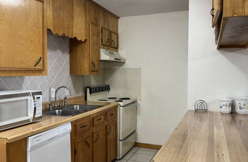 Sulphur Apartment | Contractor/Plant Workers Specialty