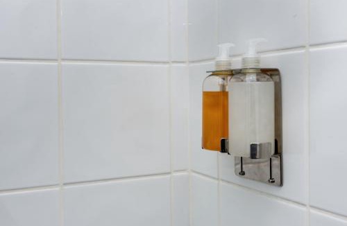 Neath Apartment | Contractor Room - Kitchen - Central Spot