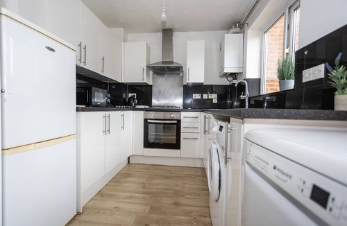 Bradley Stoke Apartment | Contractor’s Haven in Patchway