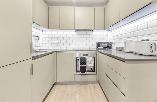 Bedford House | ContractorGem,2bed,free parking