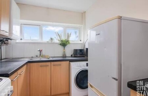 Hatfield Apartment | Contractors 4 Bed with Parking