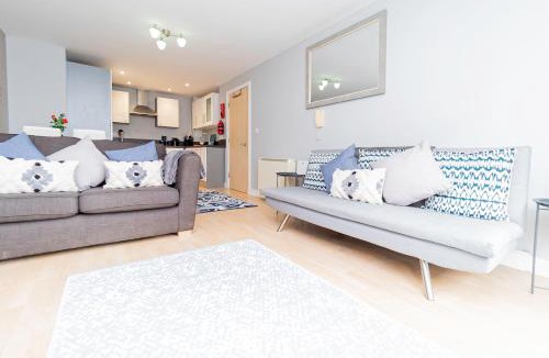 Basingstoke Apartment | Contractors 4 Beds 2 BathroomsTown Centre Parking