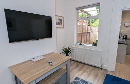 Wolverhampton House | Contractors 4BR Home, Newly Refurb, Nr Centre