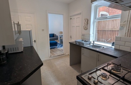 Wolverhampton House | Contractors 4BR Home, Newly Refurb, Nr Centre