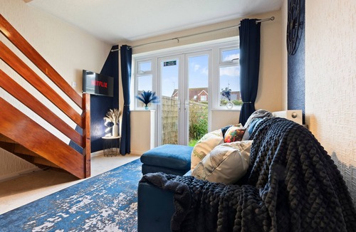 West Huntspill House | Contractors, discounts*parking