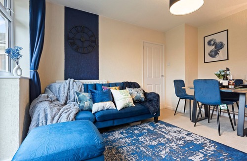 West Huntspill House | Contractors, discounts*parking