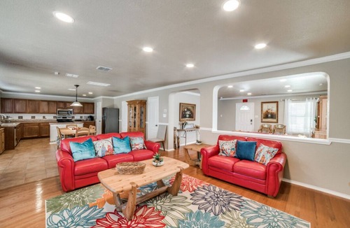 Live Oak House | Contractors, Downtown JBSA- Randolph, Fort. Sam, Pearl, Riverwalk, Medical