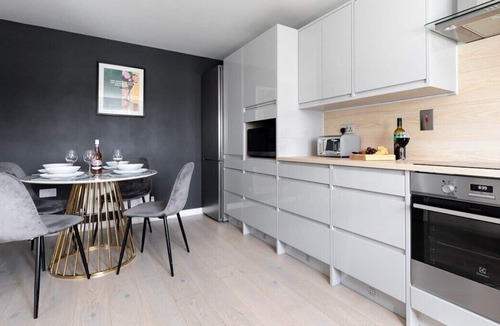 Blackmore End House | Contractors dream home with parking - Sleeps 7