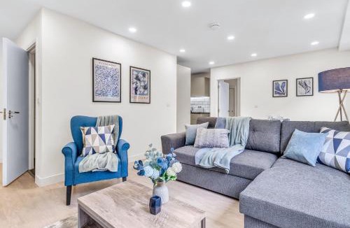 Bedford Apartment | Contractors Gem, 2 Bed, Sleeps 6, Ensuite, onsite Parking