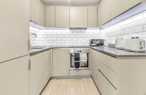 Bedford Apartment | Contractors Gem, 2 Bed, Sleeps 6, Ensuite, onsite Parking