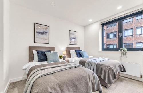 Bedford Apartment | Contractors Gem, 2 Bed, Sleeps 6, Ensuite, onsite Parking