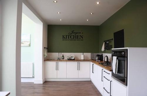 Leicester House | Contractors & Relocators Dream